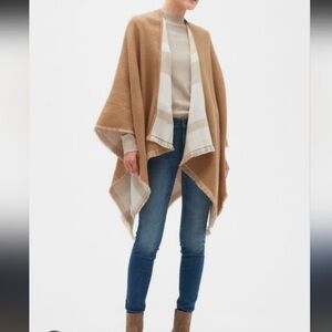 Banana Republic reversible camel and plaid wrap, OS